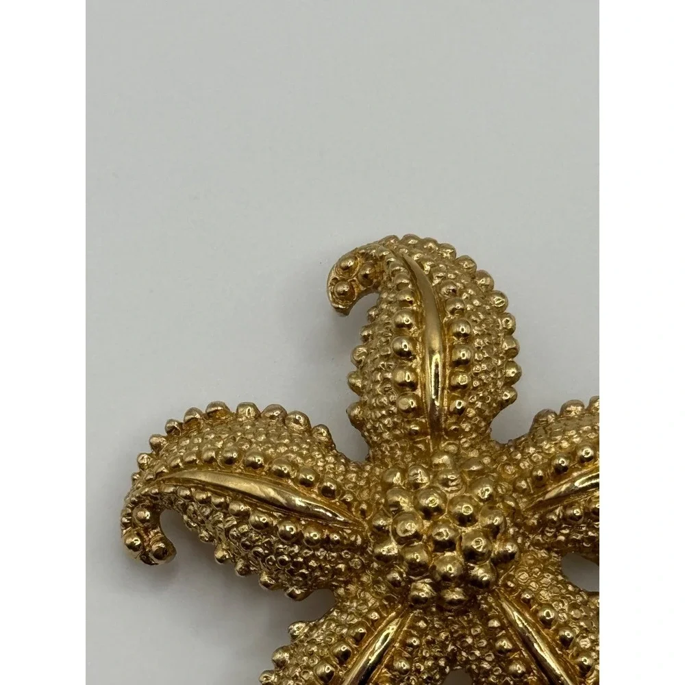 Vintage Monet Brooch Gold Tone Starfish Sea Life Beach Theme Pin